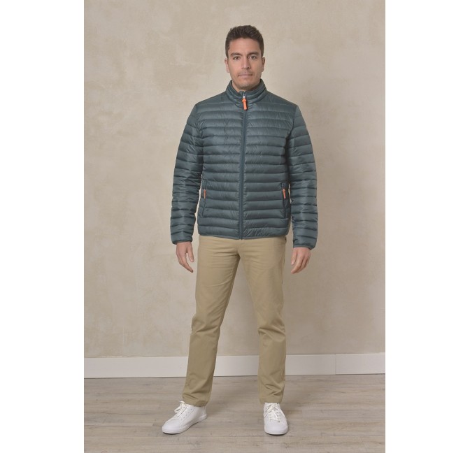 CHAQUETA BÁSICA CON DISEÑO GUATEADO